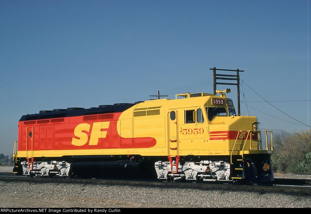 ATSF 5959 in red and yellow